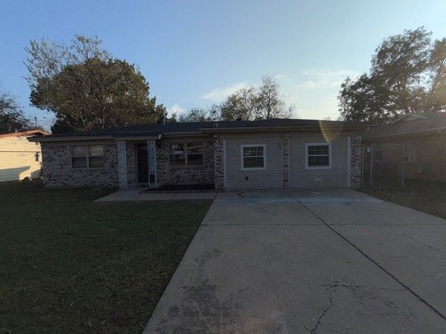 2101 Bettibart Street, Fort Worth, TX 76134