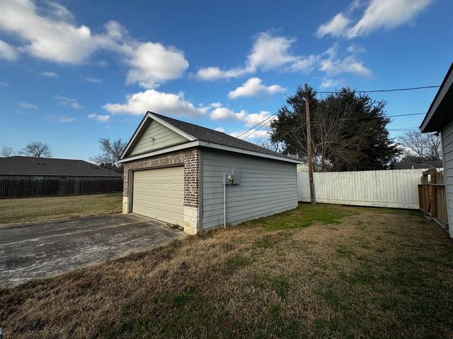 1106 Jennifer Street, Madisonville, TX 77864