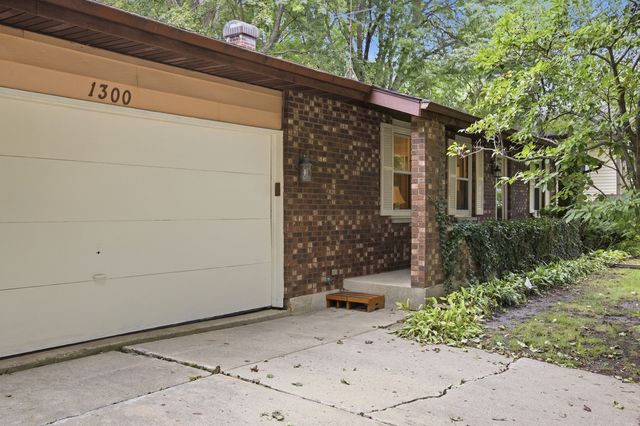 1300 N Lyle Avenue, Elgin, IL 60123