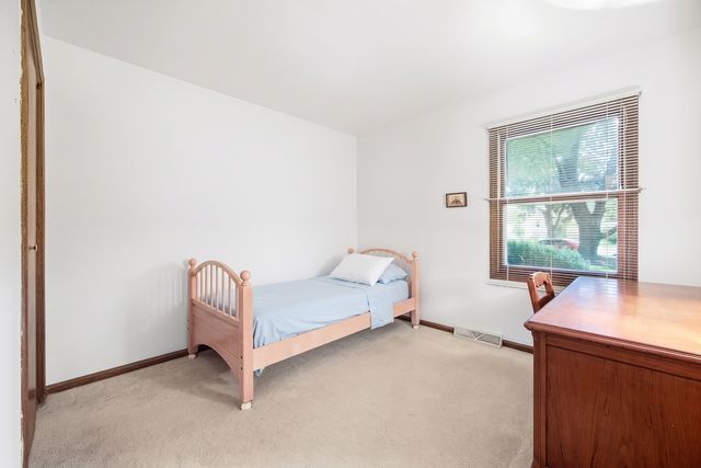 1300 N Lyle Avenue, Elgin, IL 60123
