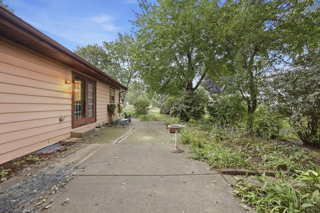 1300 N Lyle Avenue, Elgin, IL 60123