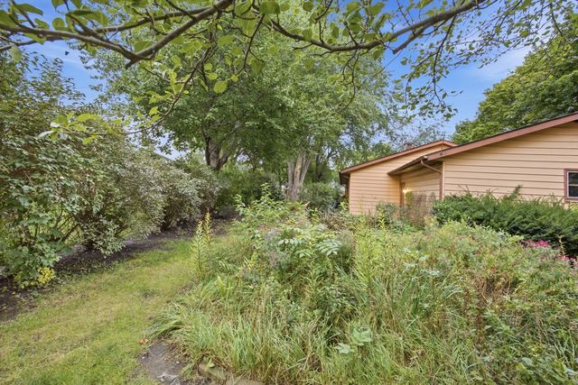 1300 N Lyle Avenue, Elgin, IL 60123