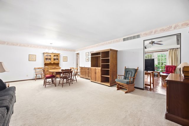 1300 N Lyle Avenue, Elgin, IL 60123