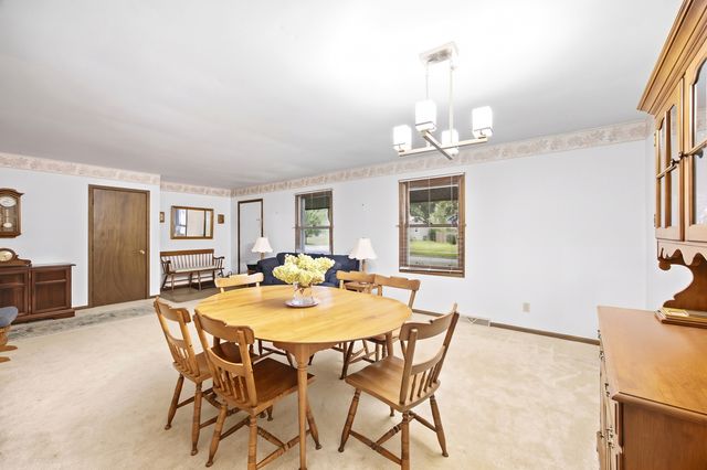 1300 N Lyle Avenue, Elgin, IL 60123