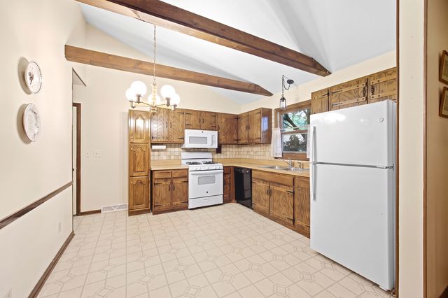 1300 N Lyle Avenue, Elgin, IL 60123