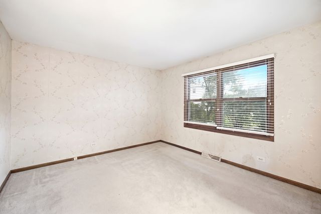 1300 N Lyle Avenue, Elgin, IL 60123