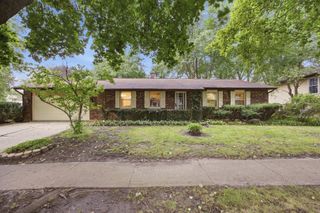 1300 N Lyle Avenue, Elgin, IL 60123