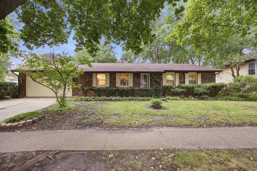 1300 N Lyle Avenue, Elgin, IL 60123