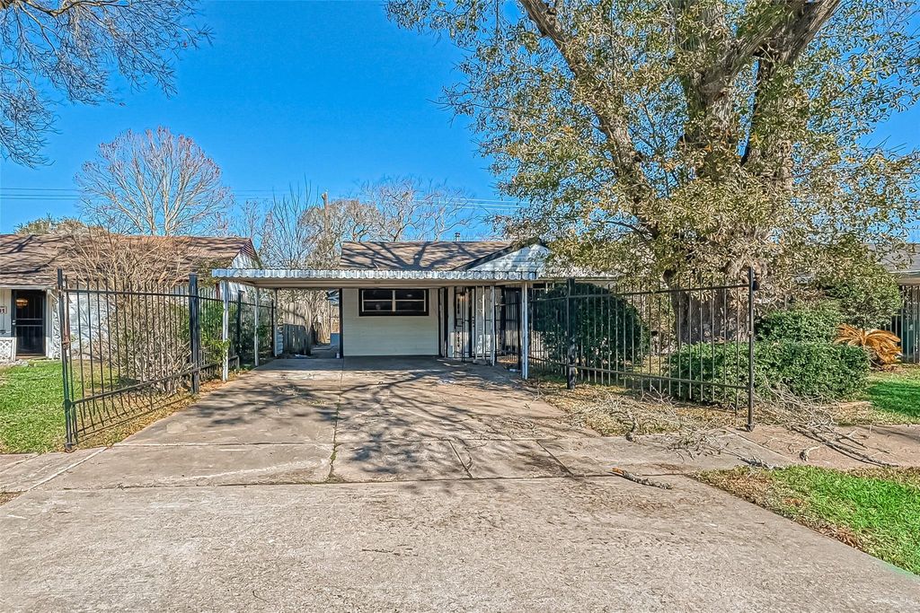 4905 Brinkley Street, Houston, TX 77033