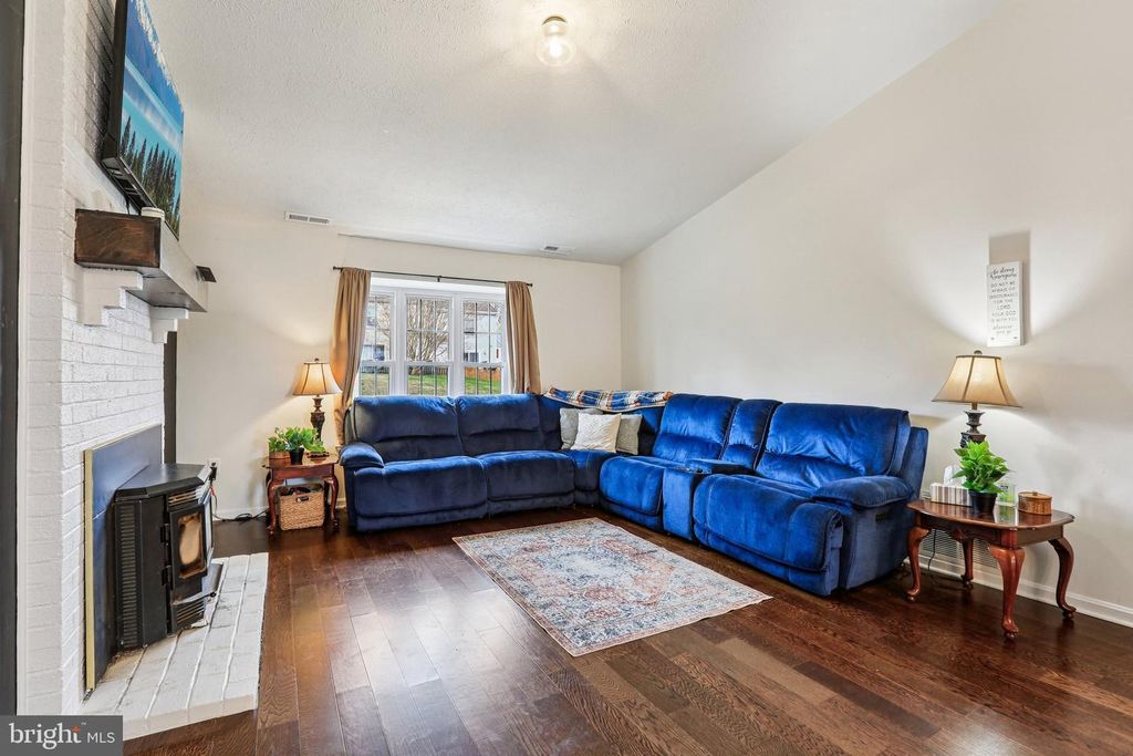 Image 2 of property listing at 1307 JERVIS SQ, Belcamp, MD 21017