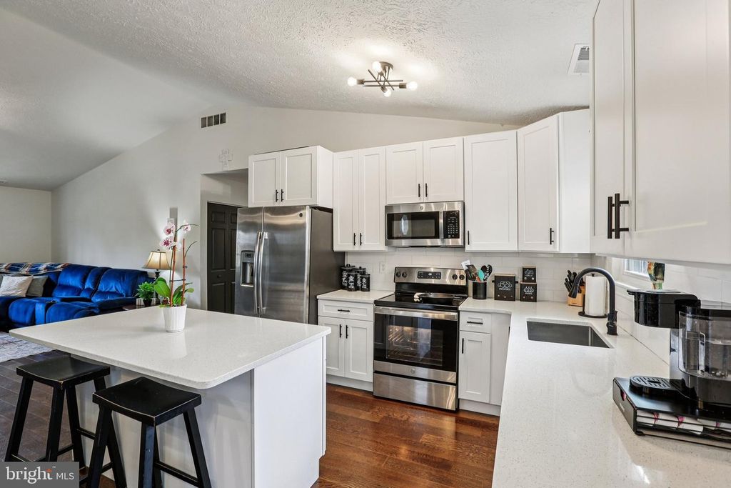 Image 7 of property listing at 1307 JERVIS SQ, Belcamp, MD 21017