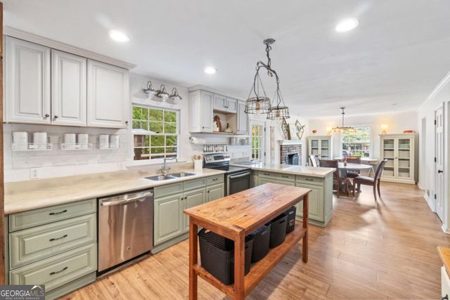 4485 Forest Green Drive, Sugar Hill, GA 30518