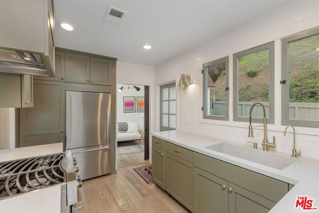 5767 Tuxedo Terrace, Los Angeles, CA 90068