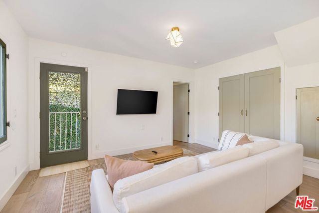 5767 Tuxedo Terrace, Los Angeles, CA 90068