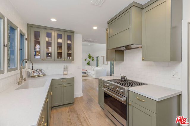 5767 Tuxedo Terrace, Los Angeles, CA 90068