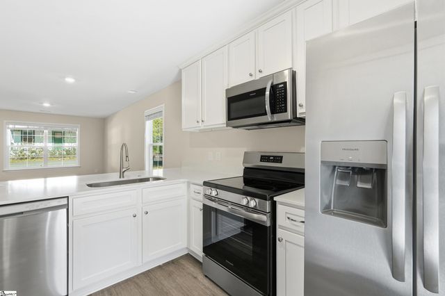 7 Iola Street, Greenville, SC 29611