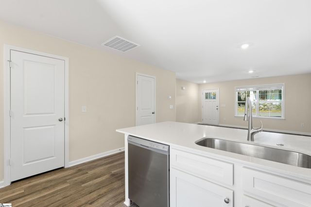 7 Iola Street, Greenville, SC 29611