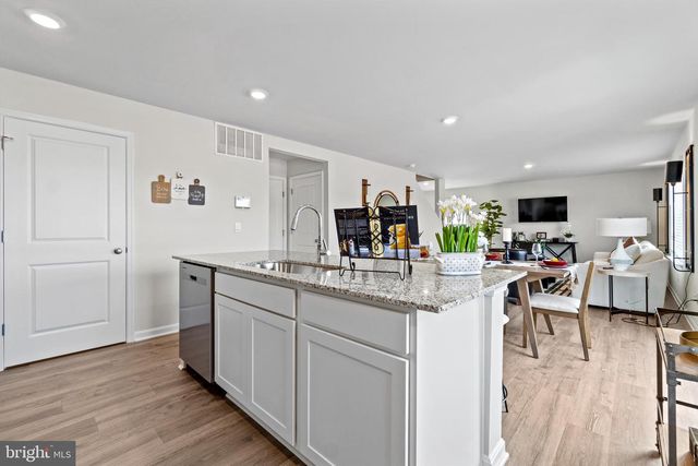 102 HEMPHILL ST, Stephens City, VA 22655
