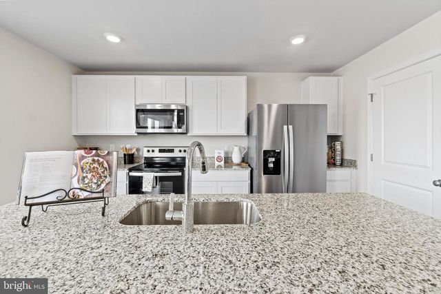 102 HEMPHILL ST, Stephens City, VA 22655