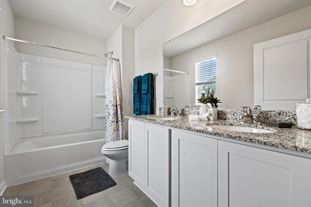 102 HEMPHILL ST, Stephens City, VA 22655