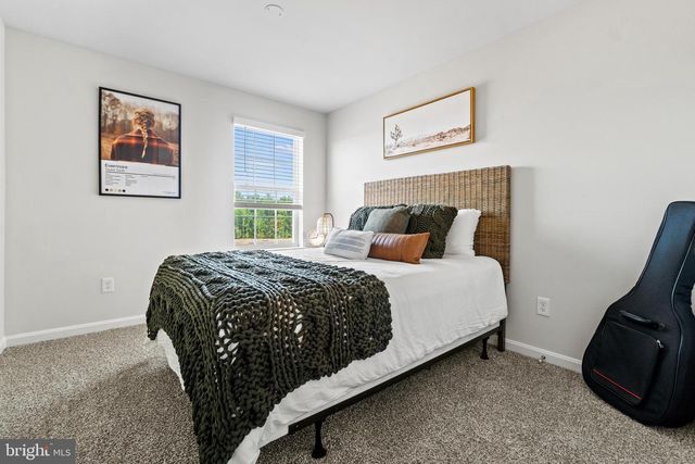 102 HEMPHILL ST, Stephens City, VA 22655