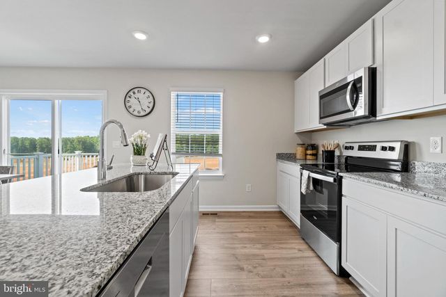 102 HEMPHILL ST, Stephens City, VA 22655
