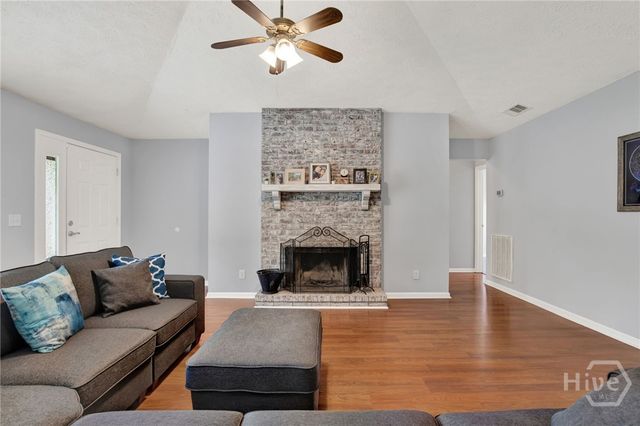 41 Whippoorwill Lane E, Richmond Hill, GA 31324