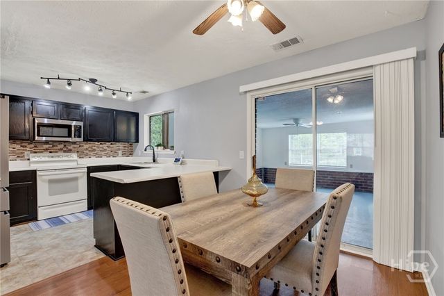 41 Whippoorwill Lane E, Richmond Hill, GA 31324