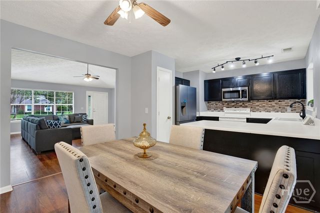 41 Whippoorwill Lane E, Richmond Hill, GA 31324