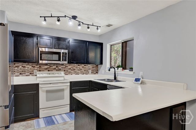 41 Whippoorwill Lane E, Richmond Hill, GA 31324