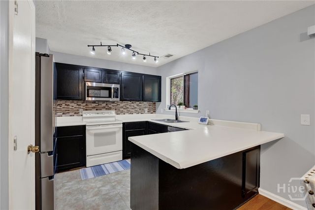 41 Whippoorwill Lane E, Richmond Hill, GA 31324