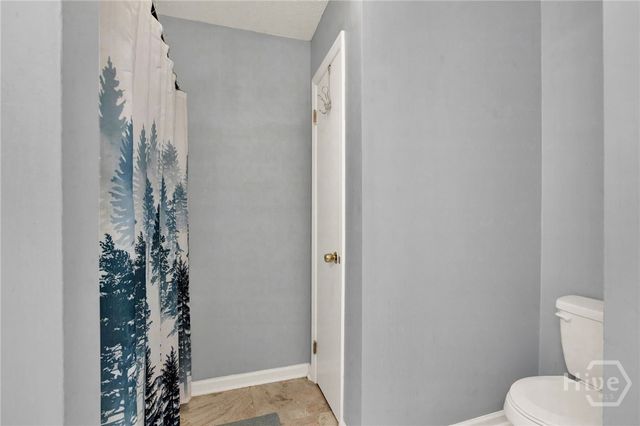 41 Whippoorwill Lane E, Richmond Hill, GA 31324