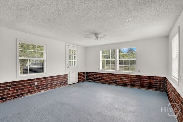 41 Whippoorwill Lane E, Richmond Hill, GA 31324