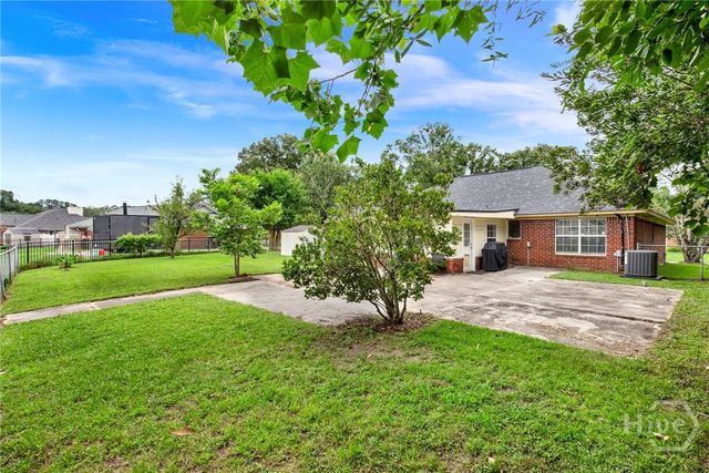 41 Whippoorwill Lane E, Richmond Hill, GA 31324