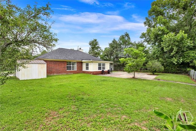 41 Whippoorwill Lane E, Richmond Hill, GA 31324
