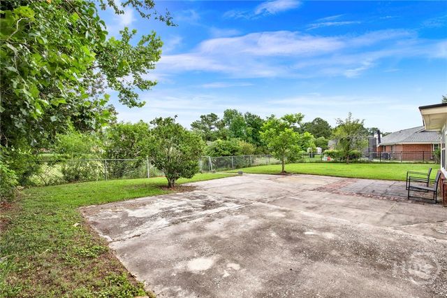 41 Whippoorwill Lane E, Richmond Hill, GA 31324