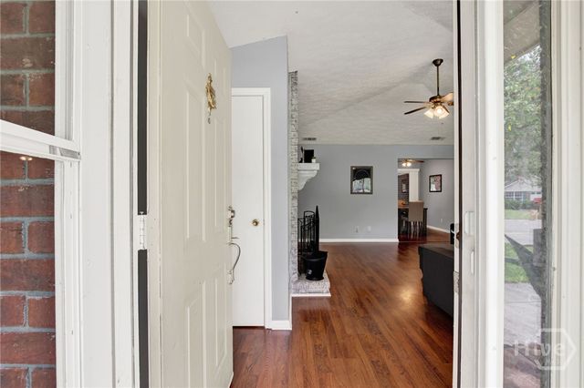 41 Whippoorwill Lane E, Richmond Hill, GA 31324