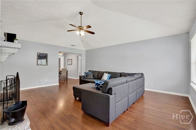 41 Whippoorwill Lane E, Richmond Hill, GA 31324