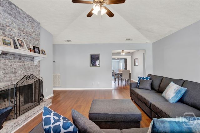 41 Whippoorwill Lane E, Richmond Hill, GA 31324