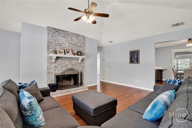 41 Whippoorwill Lane E, Richmond Hill, GA 31324