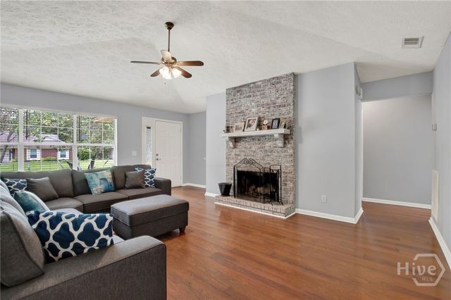 41 Whippoorwill Lane E, Richmond Hill, GA 31324