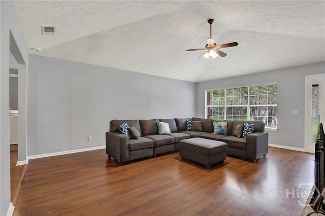 41 Whippoorwill Lane E, Richmond Hill, GA 31324