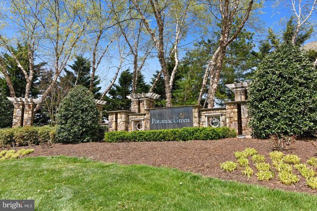 20594 GOLDEN RIDGE DR, Ashburn, VA 20147