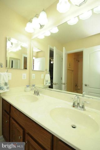 20594 GOLDEN RIDGE DR, Ashburn, VA 20147