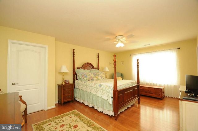 20594 GOLDEN RIDGE DR, Ashburn, VA 20147