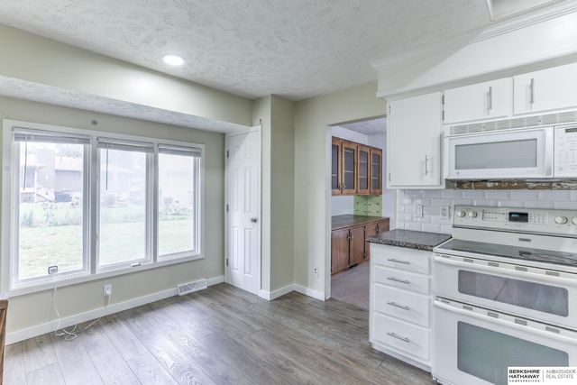 4929 S 106 Circle, Omaha, NE 68127