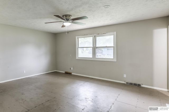 4929 S 106 Circle, Omaha, NE 68127
