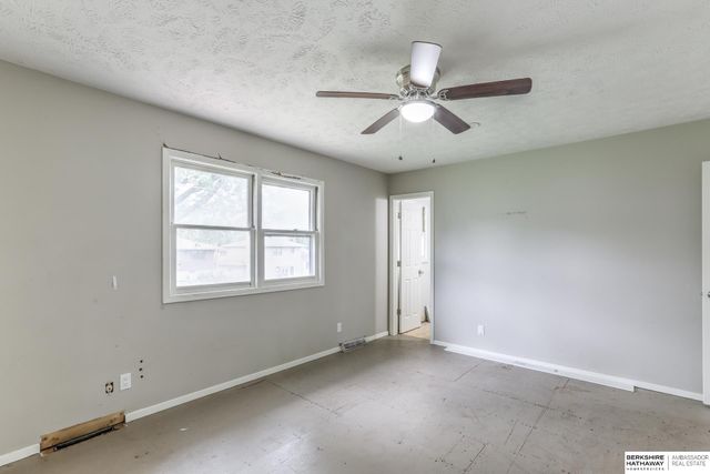 4929 S 106 Circle, Omaha, NE 68127