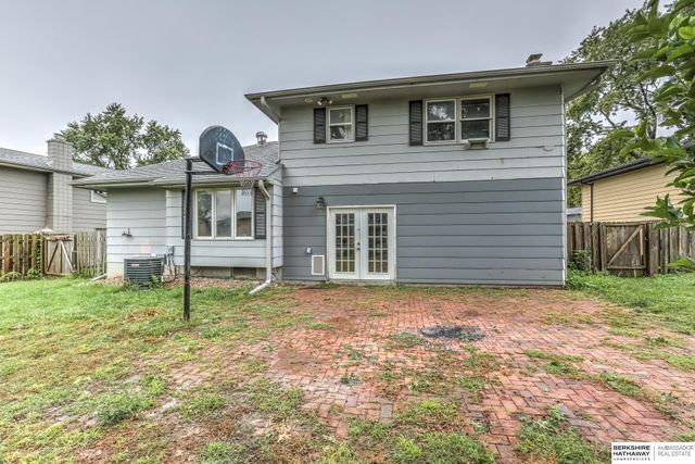 4929 S 106 Circle, Omaha, NE 68127