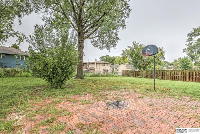 4929 S 106 Circle, Omaha, NE 68127